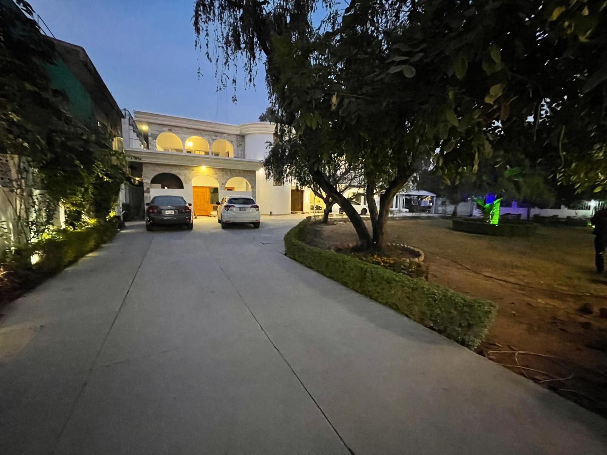 The Life Style Lodges Opp Centaurus Mall Islamabad Exterior photo