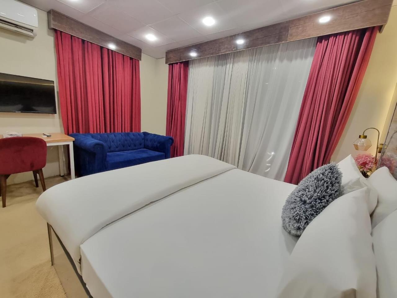 The Life Style Lodges Opp Centaurus Mall Islamabad Exterior photo