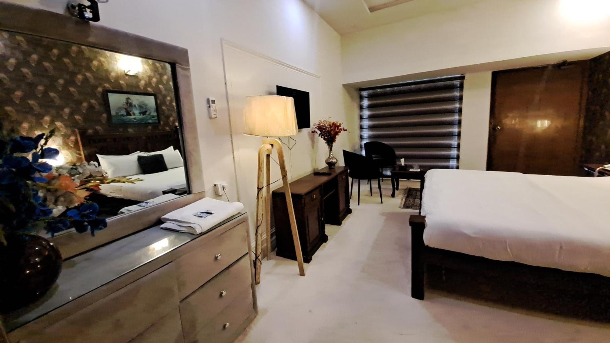 The Life Style Lodges Opp Centaurus Mall Islamabad Exterior photo