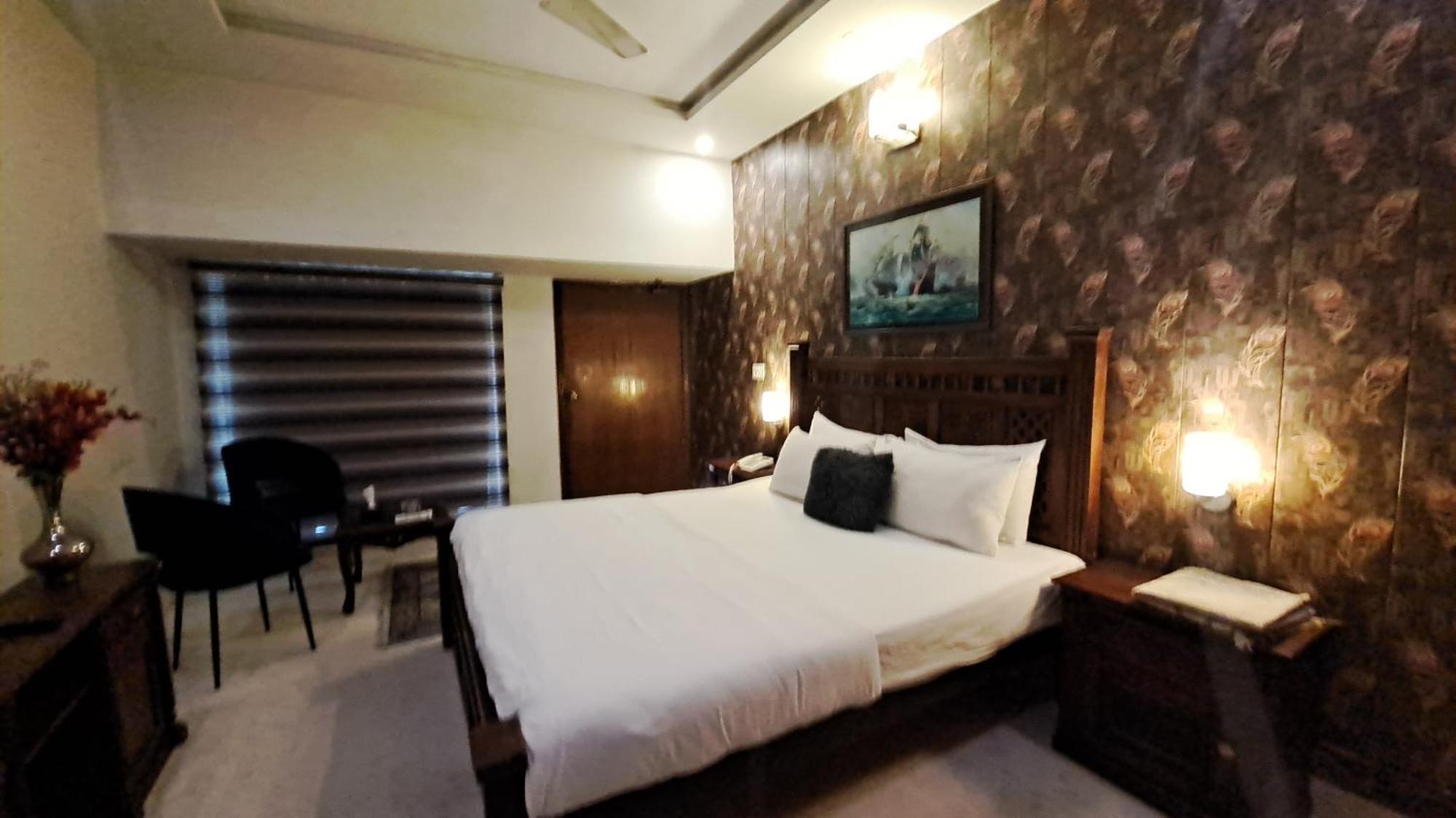The Life Style Lodges Opp Centaurus Mall Islamabad Exterior photo