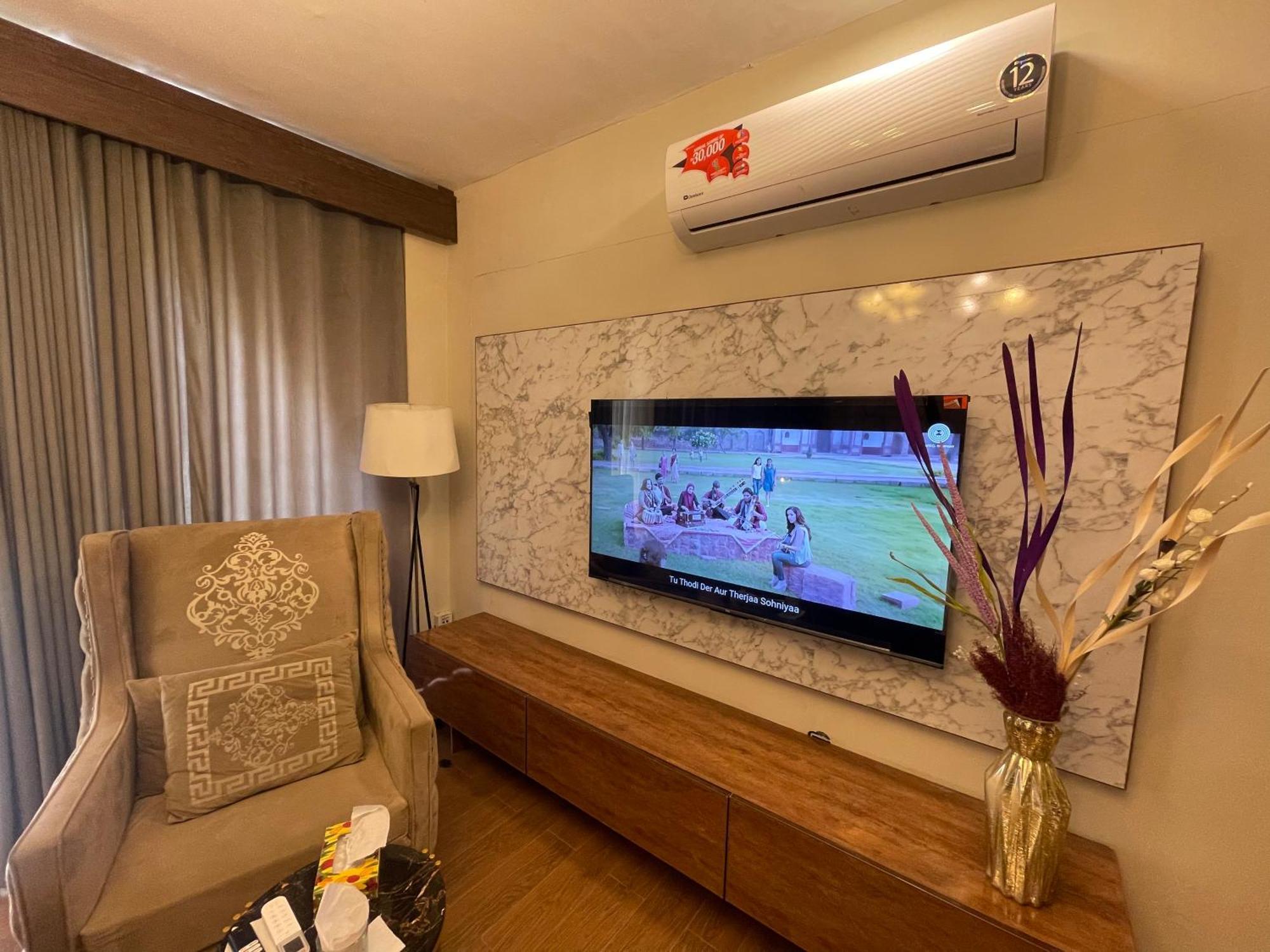 The Life Style Lodges Opp Centaurus Mall Islamabad Exterior photo